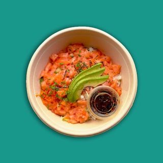 Donburi de Salmón (estilo poke)