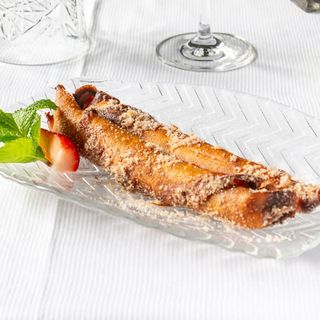 Filloas crujientes rellenas de crema pastelera