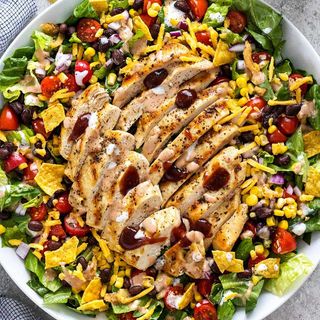 Insalata di pollo al barbecue