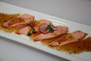C5 Carpaccio salmone scottato