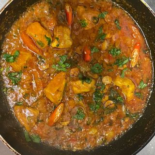 Garlic Chilli Chicken Masala With Naan