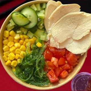 Боул Поке с грудкой