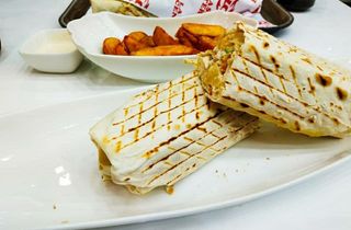 Лаваш с сыром и говядиной