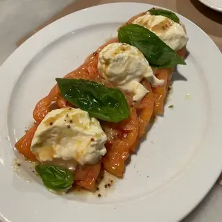 Ensalada queso stracchino eco (tipo burrata) con tomate de Barbastro