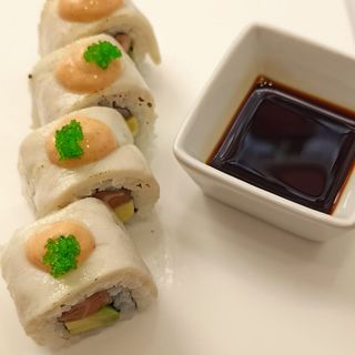 Uramaki trufado pez mantequilla (4p.)