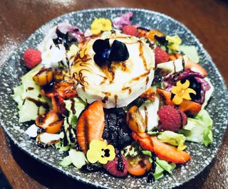 Ensalada de queso de cabra