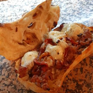 Panuozzo Salsiccia e peperoni