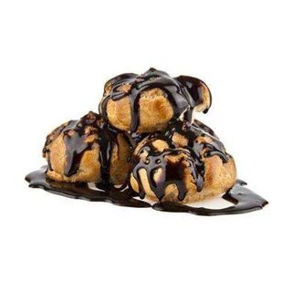 Profiteroles De Nata Con Chocolate