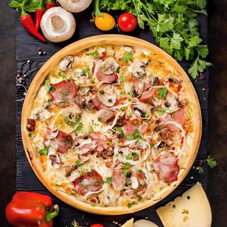 Пицца с ветчиной и грибами