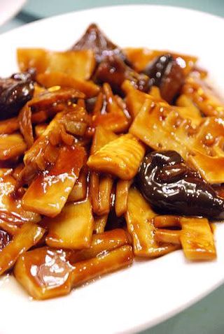 Bambu Y Setas Chinas Al Wok