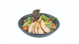 30.Sałata Cezar z Filetem Kurczaka(240g)