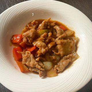 44 Vitello con peperoni e cipolle