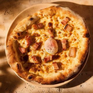 Pizza De Torrezno De Soria Con Huevo Poché