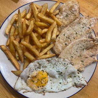 Lomo Con Patatas Fritas Y Ensalada