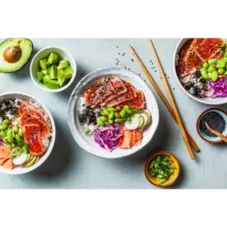 Seared tuna poke bowl