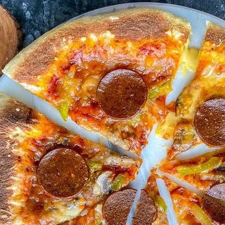 45 cm vege pizza,ser mozzarella,vege salami,kukurydza ,pieczarki