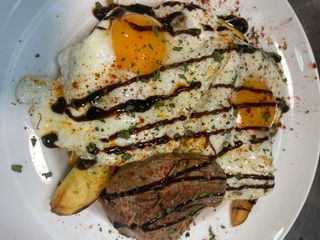 Huevos estrellados con foie