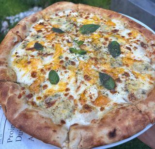 Пица Куатро Формаджи