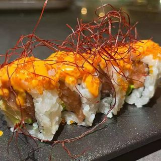 Uramaki Spicy Sake Roll (8 Uds.)