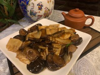 J4 ბამბუკი და სოკო სოიოს სოუსით