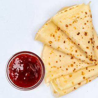 Clatite cu dulceata de capsuni