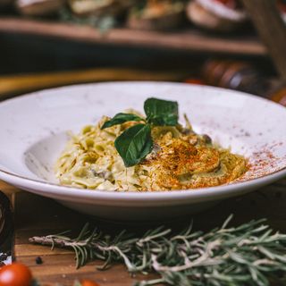 Талиатели с шафран, пилешко и манатарки