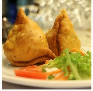 8. Samosa ( 2 unidades) Contiene Gluten