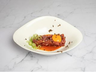 Tartar De Atún Rojo Con Yema Trufada