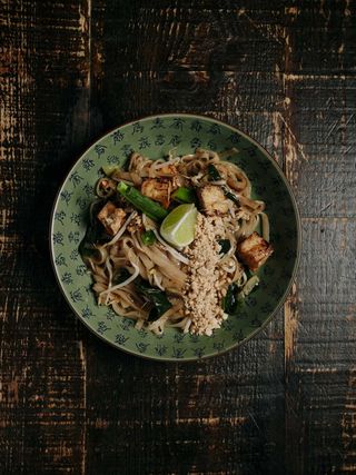 PAD THAI CON VERDURAS Y TOFU