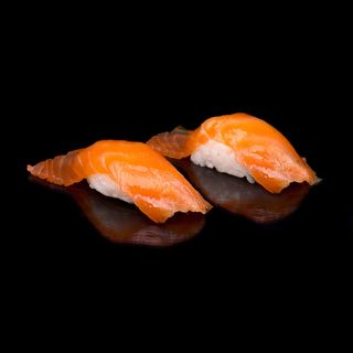 Нигири пушена Сьомга (2бр-80г)