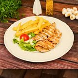 Pileći file sa pomfritom