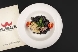 Crni risotto sa lignjama