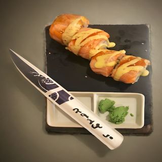 Japón Roll De Salmón Flambeado (4 Uds.)