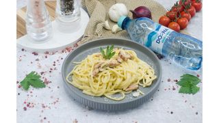 Spaghetti carbonara,apa plata