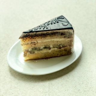 Пирожное бисквитное "Сникерс" с орехом и сгущенкой