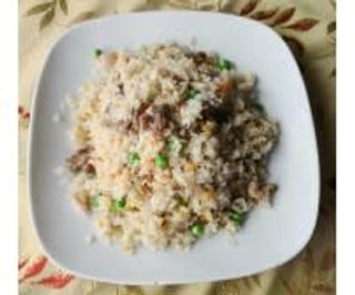 115. Пържен ориз с три вида месо, грах и моркови (700г)