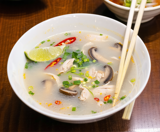 Zupa Tok Khaki z kurczakiem i mlekiem kokosowym