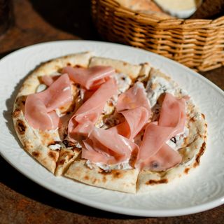 Фокачча с куриной ветчиной