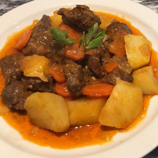 Menu (1)Espaguetis carbonara   (2)Estofado ternera