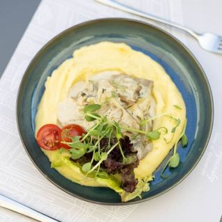 Телятина по-строганівськи з картопляним пюре ( 400 г)