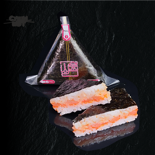 Онигири с лососем