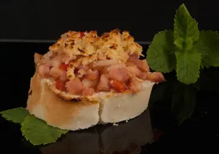 Брускети Бекон и топено сирене (300г)