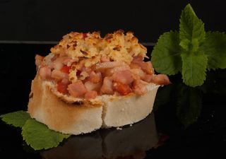 Брускети Бекон и топено сирене (300г)