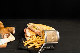 Pizza sendvič sa mortadellom