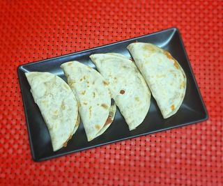 QUECAS DE BISTEC ( 4UND)