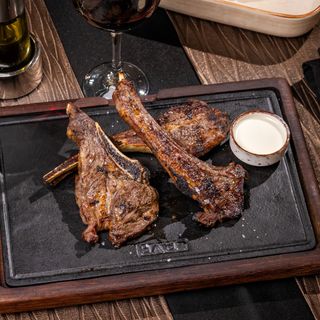 Cotlete de berbecut la jar