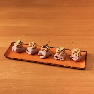 Bocconcini di vitello tonnato al punto rosa