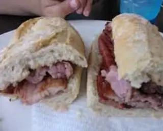 Bocadillo salchichas blancas