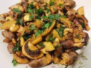 Пилешки сърца с лук, гъби и кашкавал (300г)