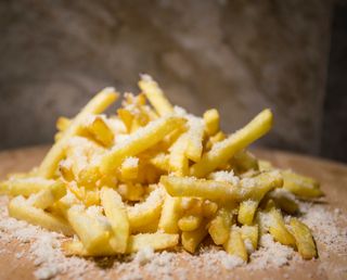 Cartofi cu usturoi si parmezan 240g